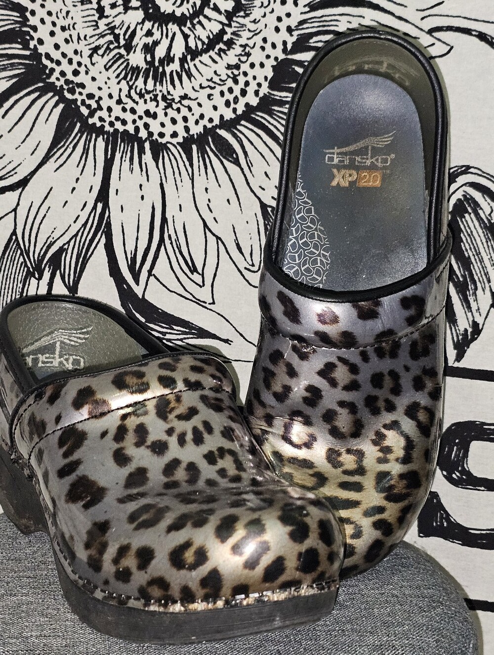 Dansko Leopard Print XP 2.0 Nursing Clogs in Metallic Brown and Black Sz 38